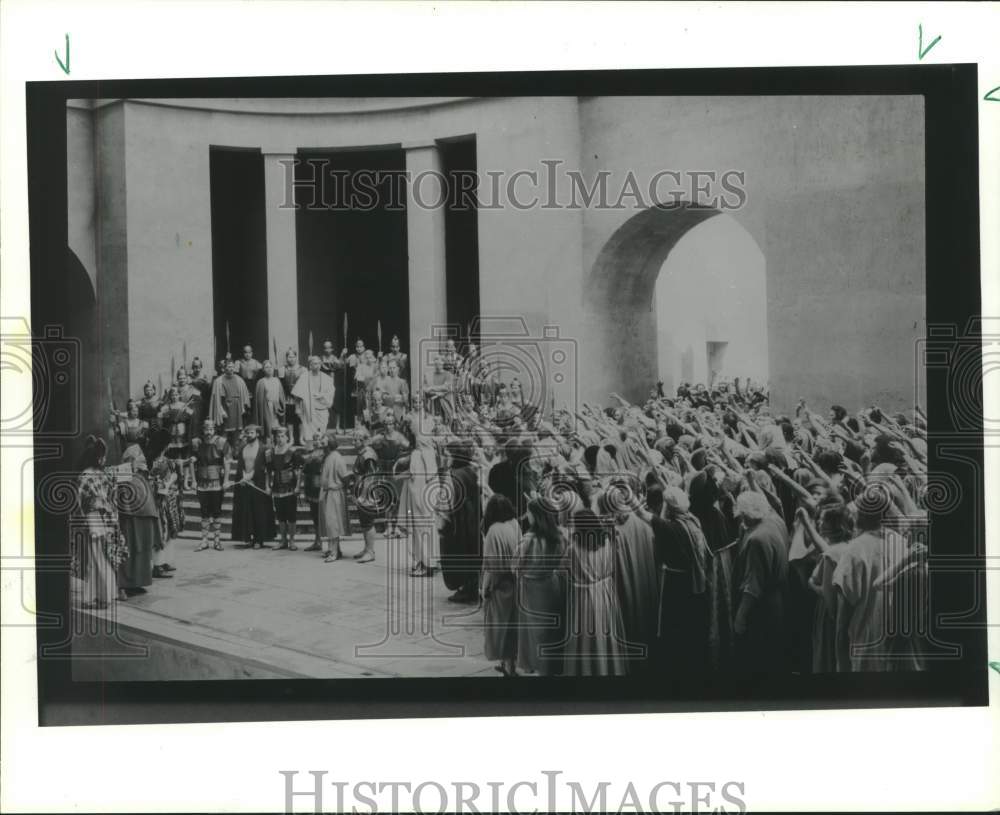 1990 Press Photo Jesus being guarded by Roman soldiers in &quot;Passion Play &quot;- Historic Images