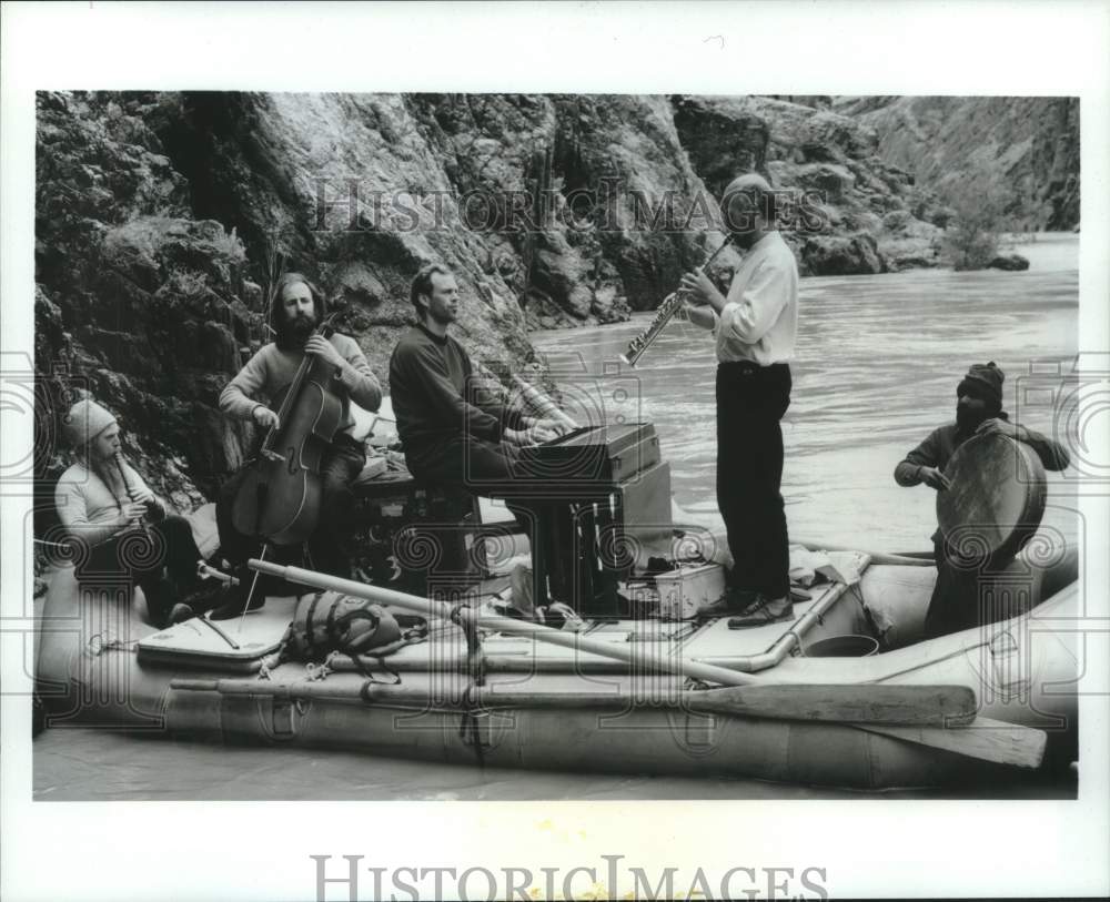 1986 Press Photo Canyon Consort on raft on Colorado River - Paul Winter consort- Historic Images