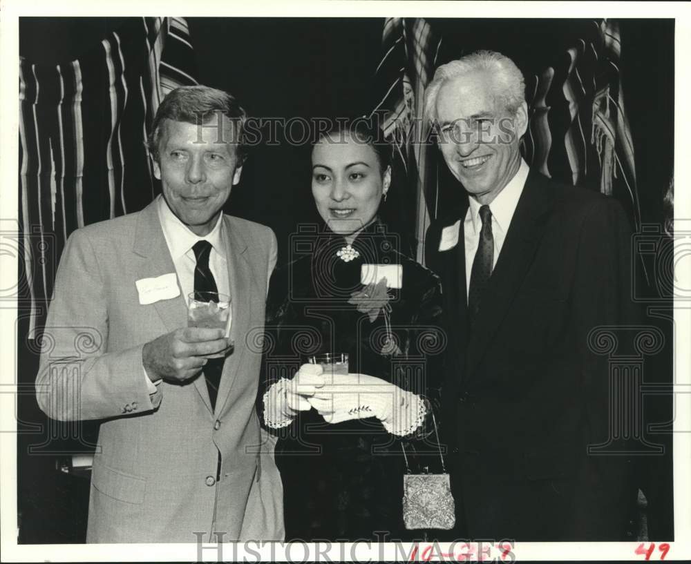 1983 Press Photo Diao Li, Hugo Hansen, Carlos Broughton, Houstonian Estates, TX- Historic Images