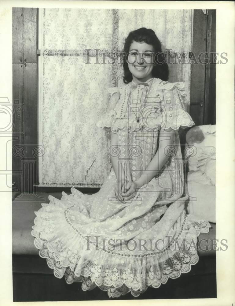 1988 Press Photo Actress Ann Marie Lee as Wendy in musical play &quot;Peter Pan&quot;- Historic Images