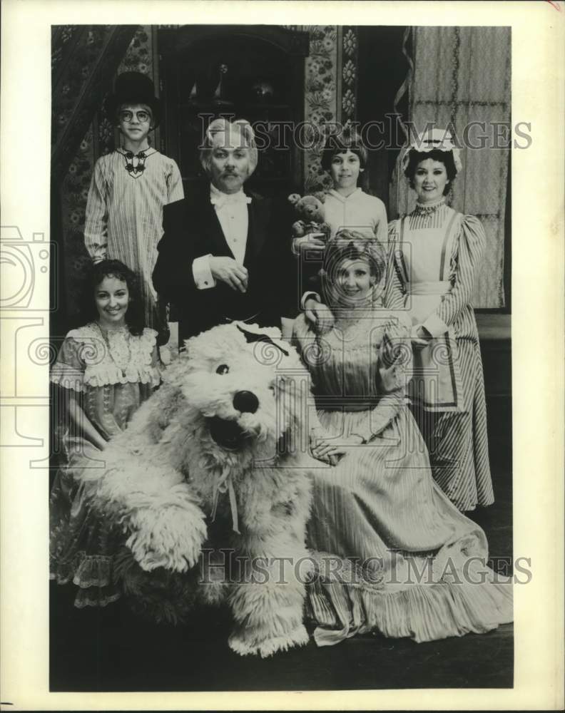 1988 Press Photo Scene from musical play &quot;Peter Pan&quot; shows the &quot;Darling Family&quot;- Historic Images