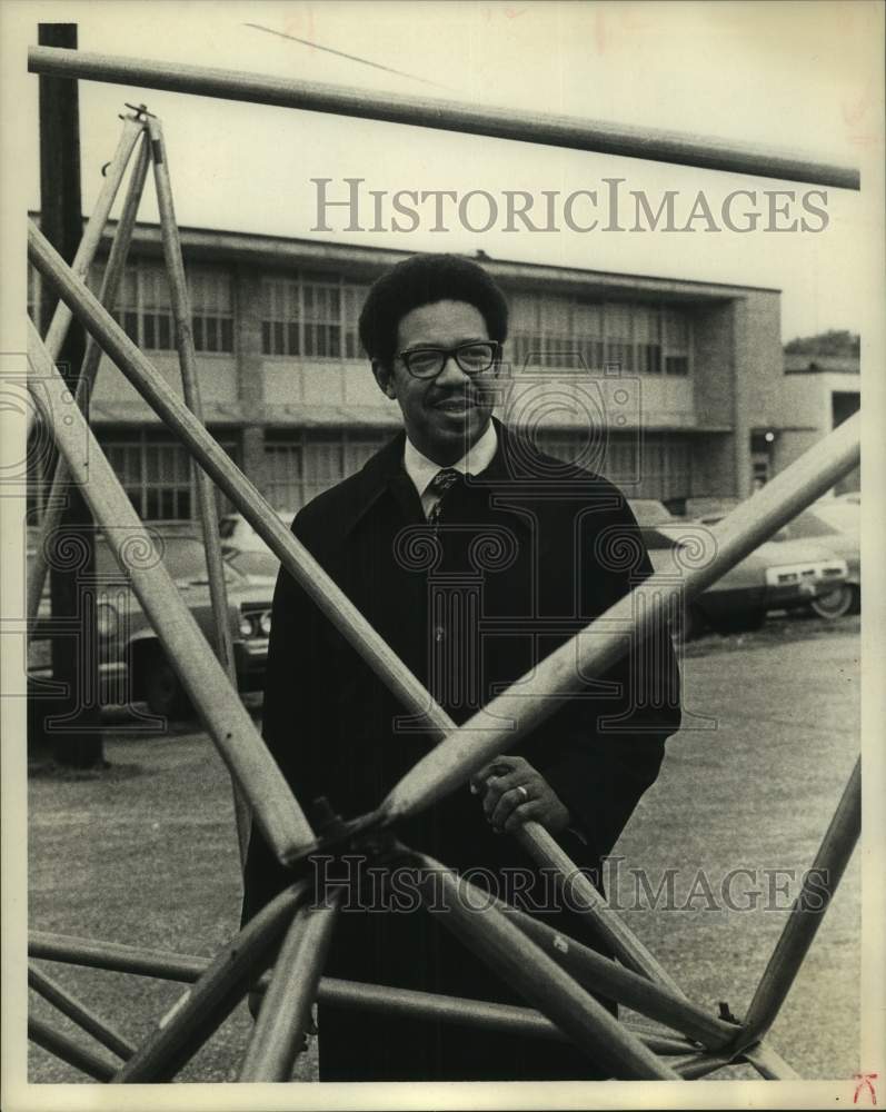 1973 Press Photo Edward Cline, Dodson Elementary principal, Houston - hca62092