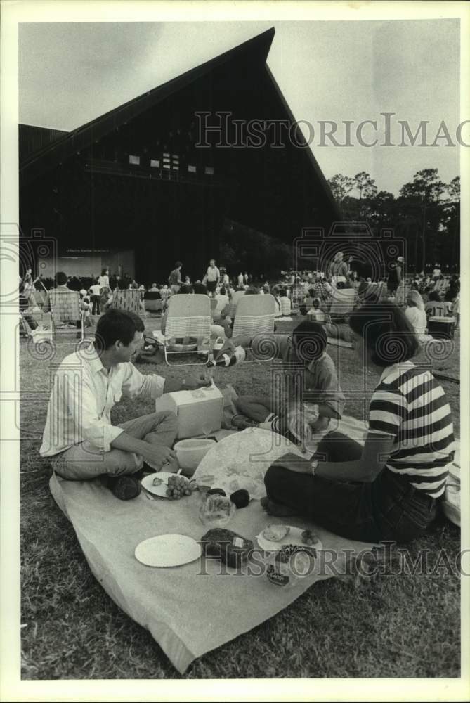 1984 Press Photo Bob and Martha French and Joe Romano At Miller Theater, Houston- Historic Images