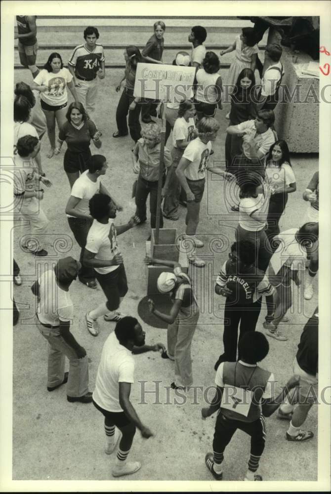 1978 Press Photo Dance marathon at University of Houston - scene at 7 a.m.- Historic Images