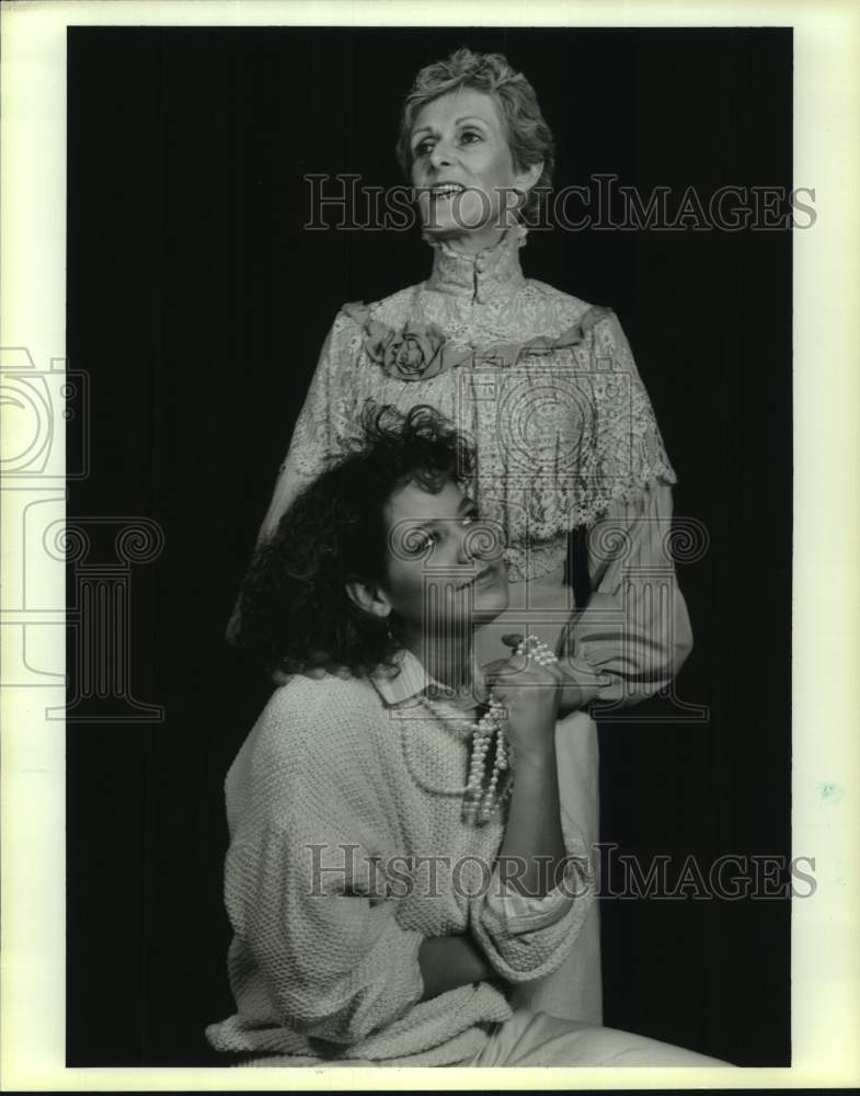 1986 Press Photo &quot;The Chalk Garden&quot; by University of Houston Drama Department- Historic Images