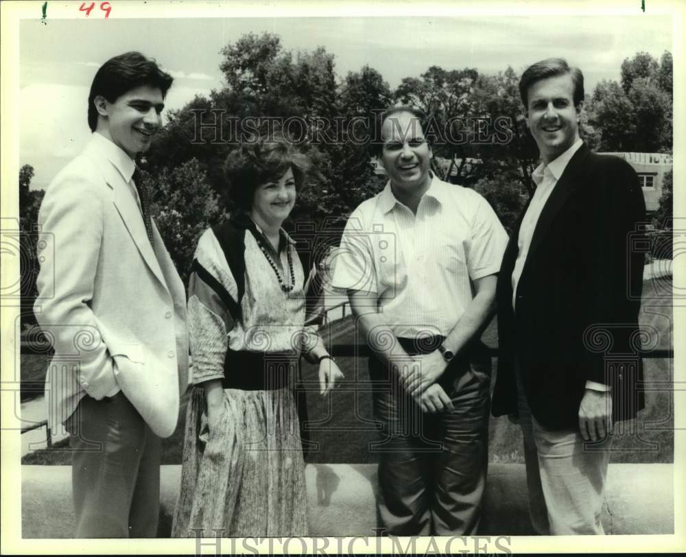 1985 Press Photo Supporters and Participants in Texas Opera Theater - hca62568- Historic Images