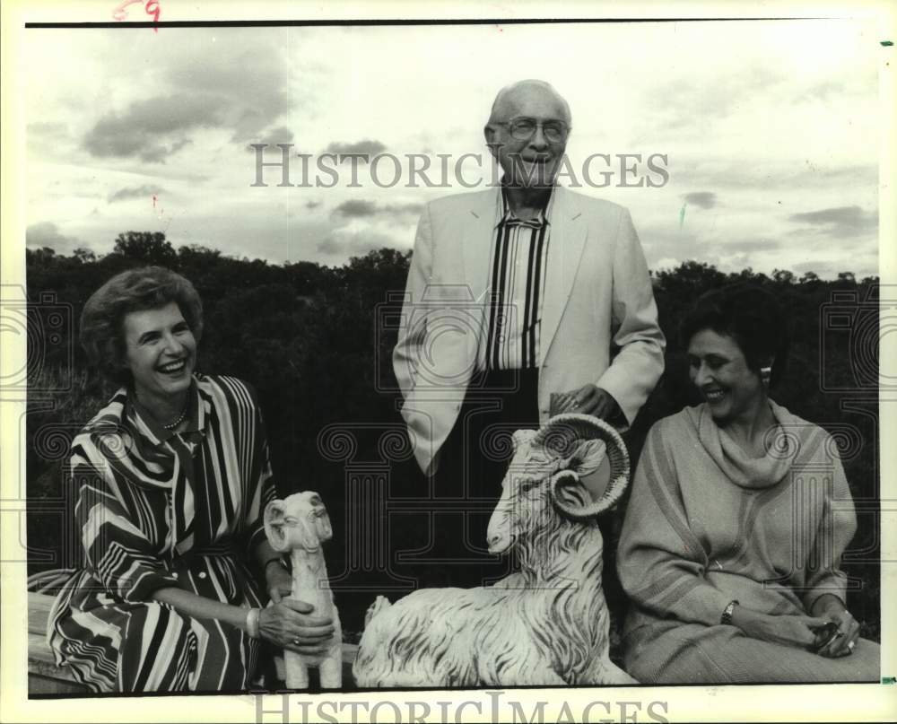 1985 Press Photo J. I. Staley Hosts Texas Opera Theater Party at Santa Fe Home- Historic Images