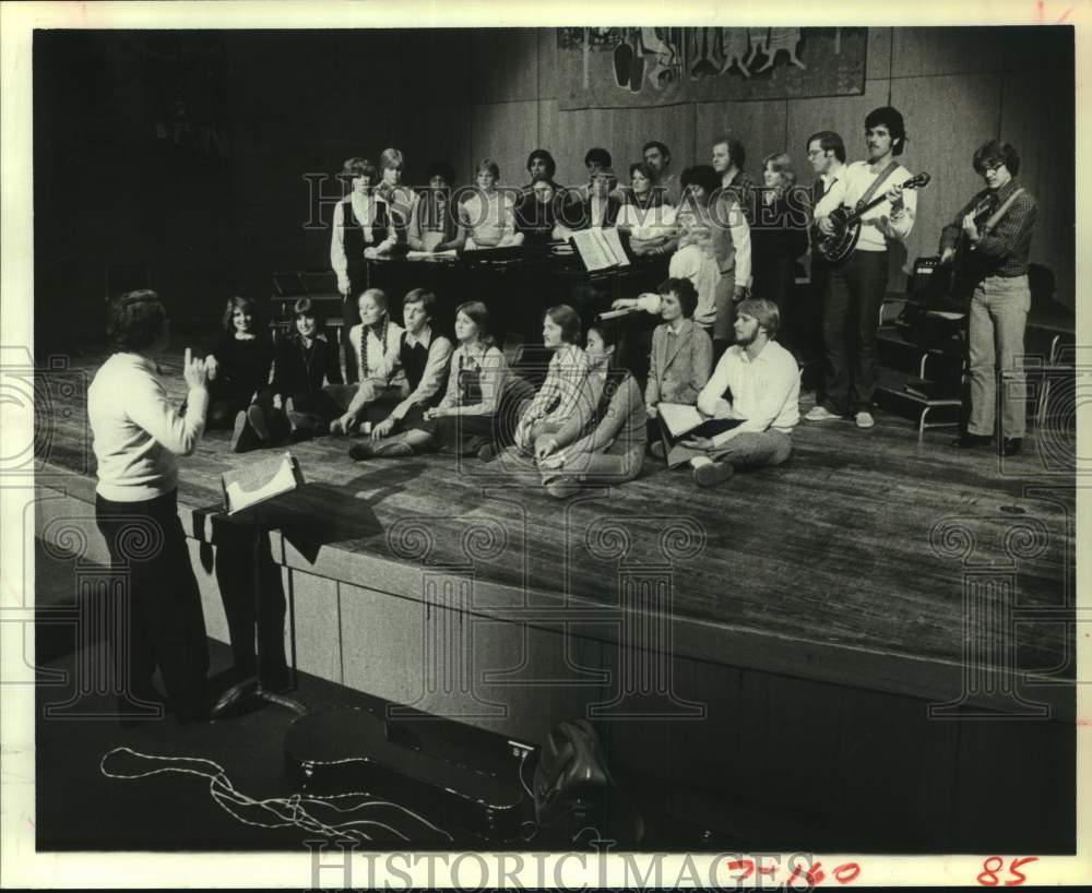 1981 Press Photo University of Houston Concert Chorale rehearses - hca62759- Historic Images