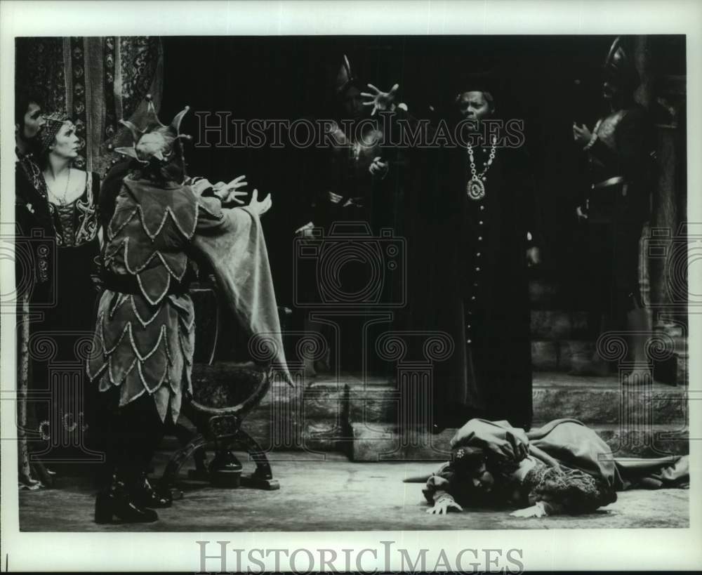 1982 Press Photo Scene from &quot;Rigoletto&quot; by Texas Opera Theater - hca62843- Historic Images