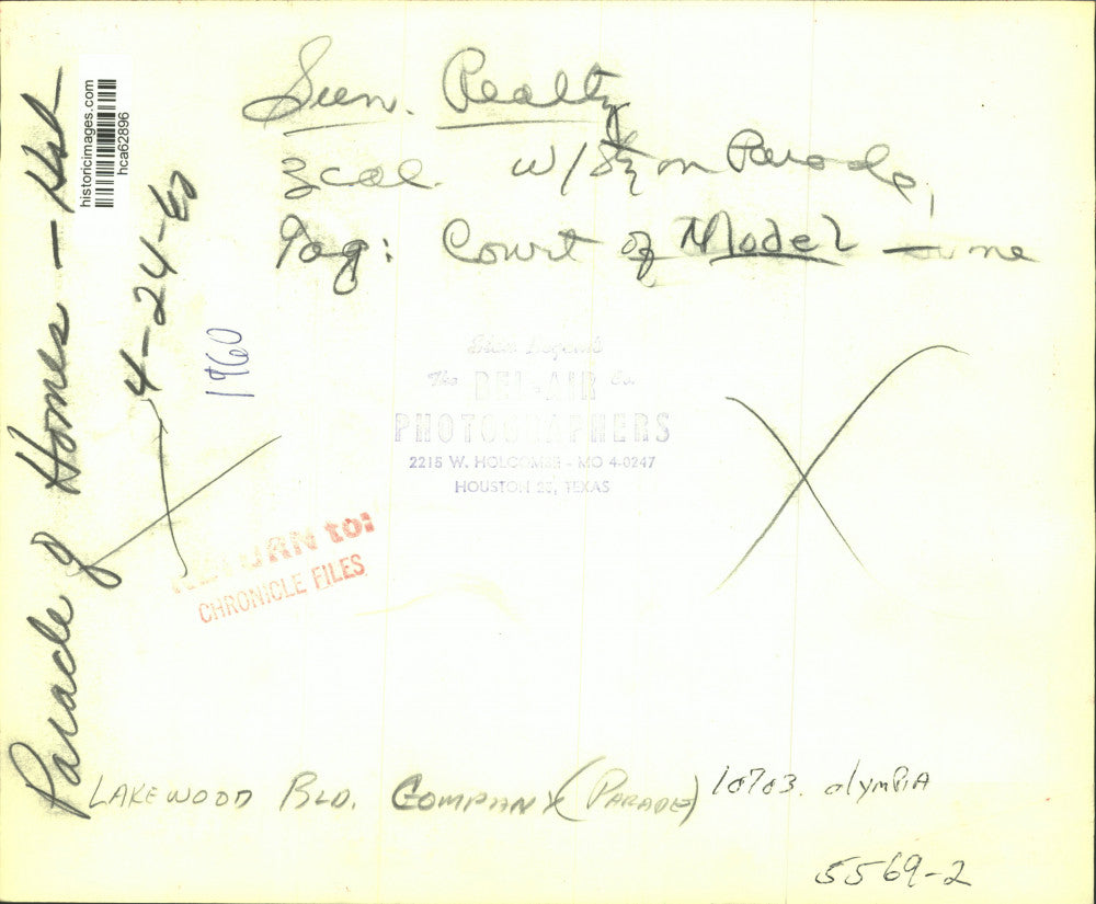 1960 Press Photo Courtyard From "Parade of Homes," Lakewood Boulevard Company