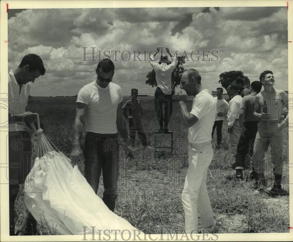 1962 Press Photo Skydivers Receiving Training at Parachuting Center of Houston