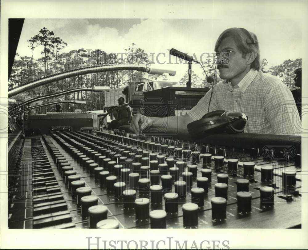 1984 Press Photo Jack Pate at Mixing Board, Juneteenth Blues Festival, Houston- Historic Images