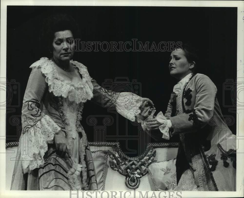 1987 Press Photo Actresses in Scene at Houston Grand Opera - hca62956- Historic Images