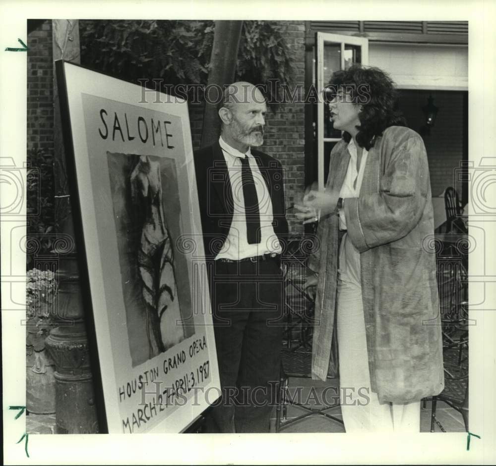 1987 Press Photo Jim Dine, Francesco Zambello Chat at Unveiling of Salome Poster- Historic Images