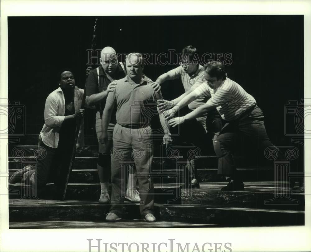 1987 Press Photo Scene with Vladimir Popov from Houston Grand Opera&#39;s &quot;Turandot&quot;- Historic Images