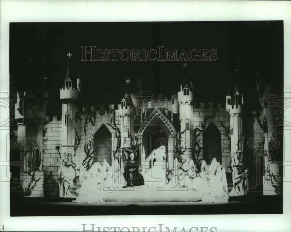 1986 Press Photo Performers in Scene of Count Ory at the Houston Grand Opera- Historic Images