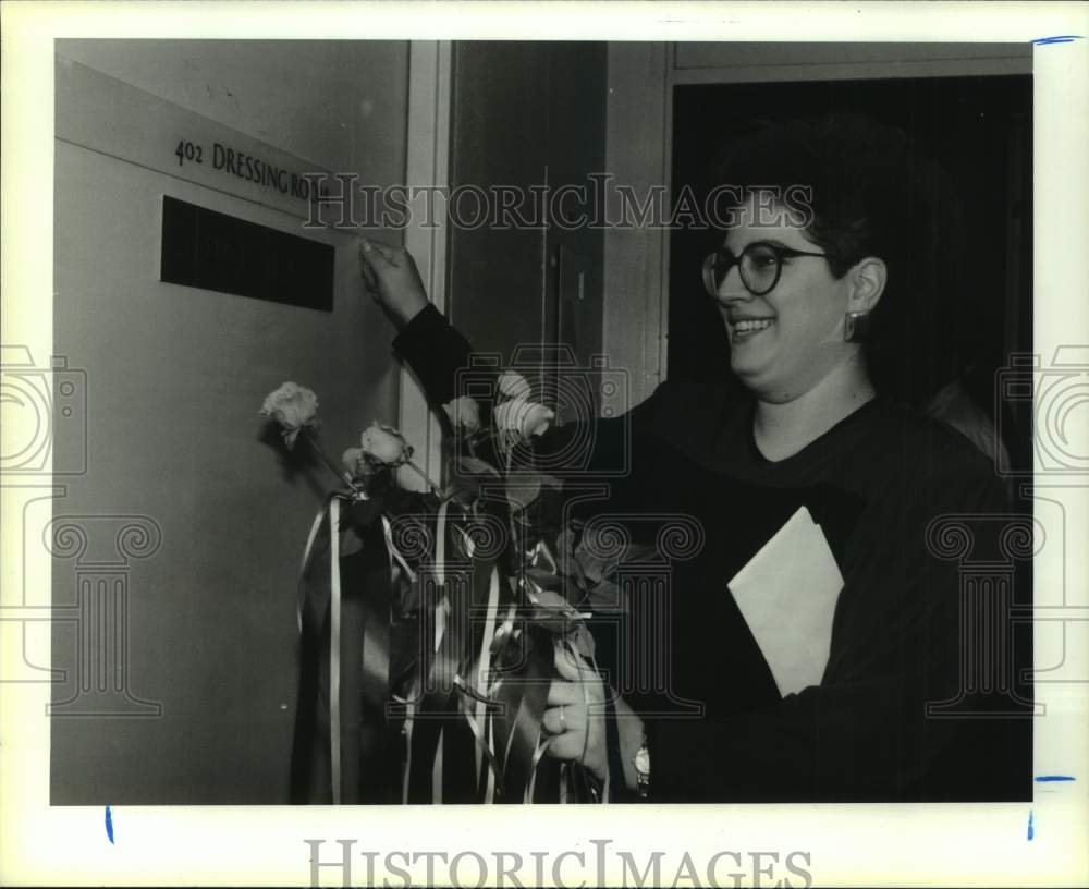 1986 Press Photo Jamie Lerner of Houston Grand Opera Delivers Roses to Actor- Historic Images