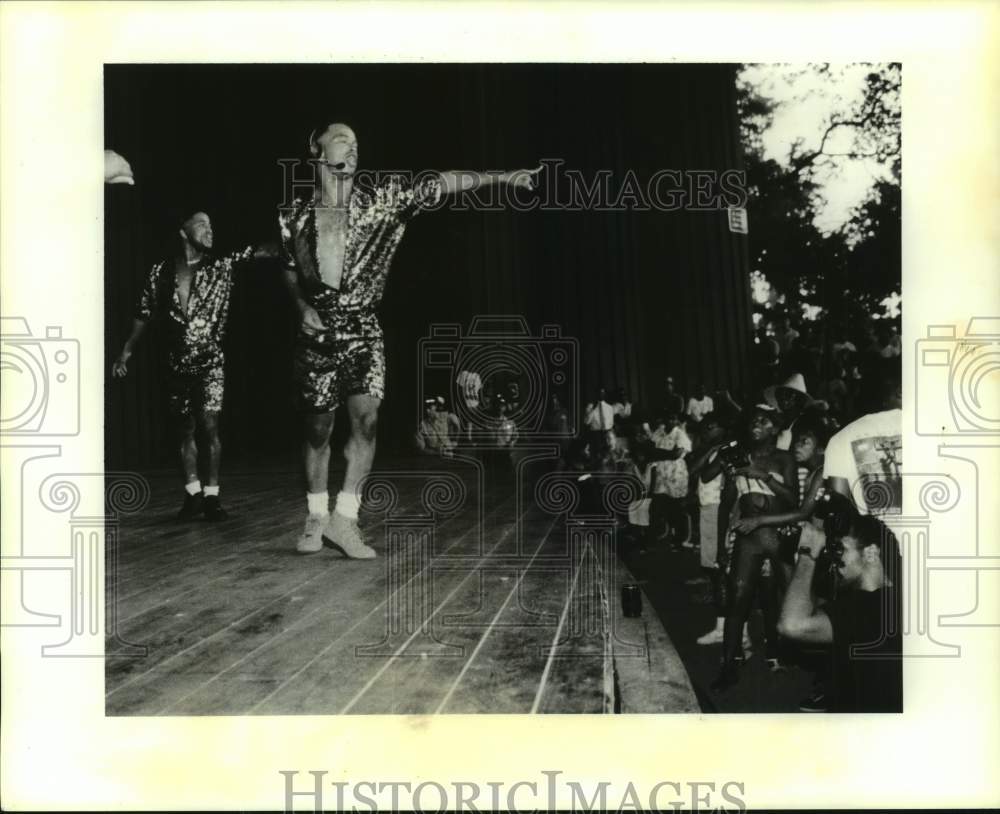 1989 Press Photo Members of Sinking Stars at Miller Outdoor Theater, Houston- Historic Images