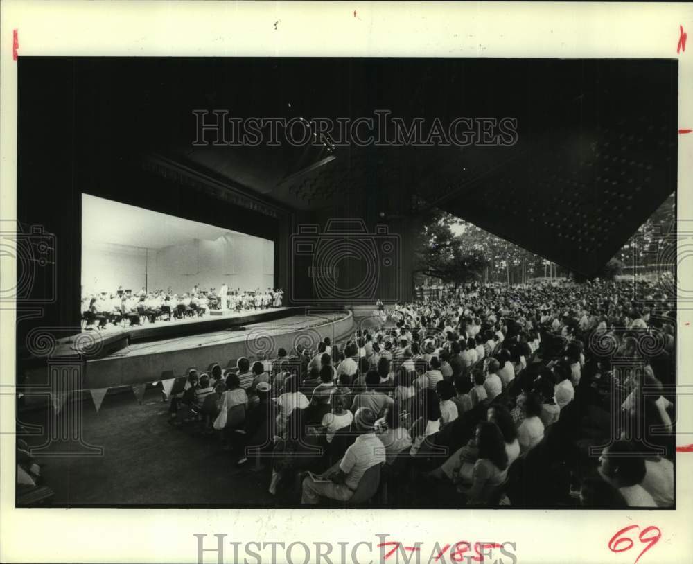 1987 Press Photo Performance &amp; Crowd at Miller Outdoor Theater - hca63113- Historic Images