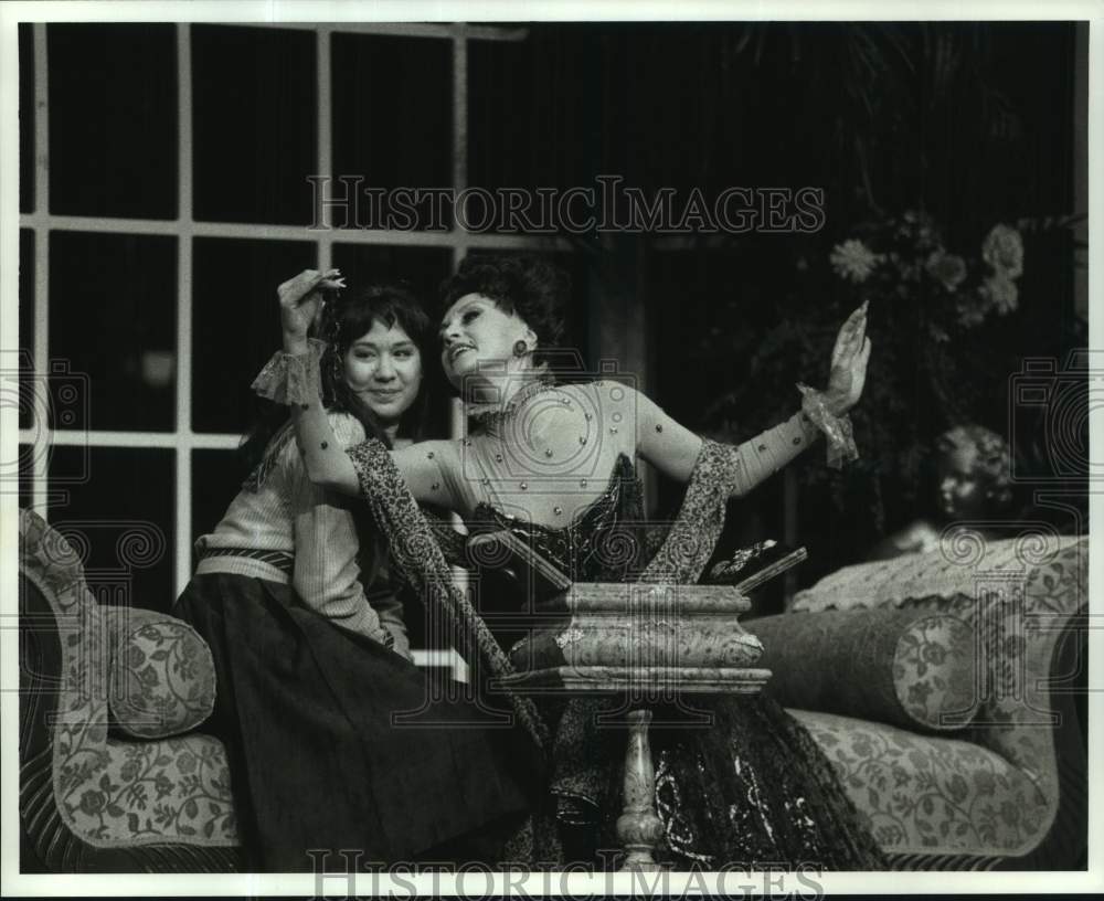 1998 Press Photo Actresses Perform in Scene from Theatre Under The Stars&#39; &quot;Gigi&quot;- Historic Images