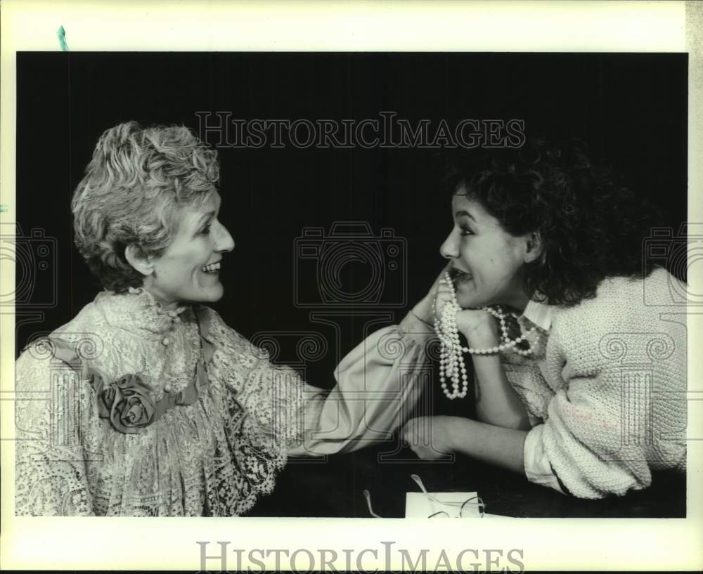 1986 Press Photo Scene from UH&#39;s production of &quot;The Chalk Garden&quot; in Houston- Historic Images