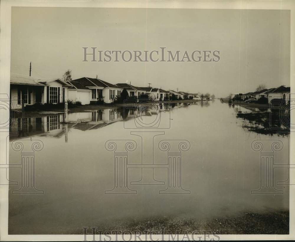 1953 Press Photo Housing development blanketed with flood water - Robstown, TX