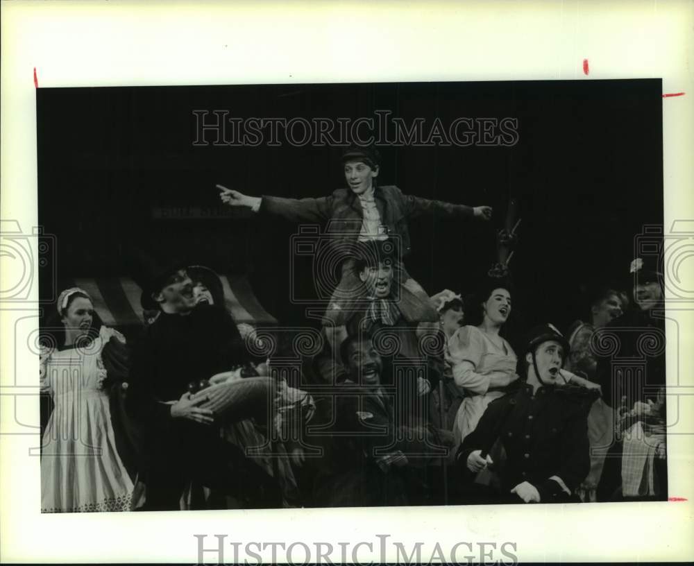 1988 Press Photo Theater Under the Stars scene from "Oliver!" dress rehearsal- Historic Images