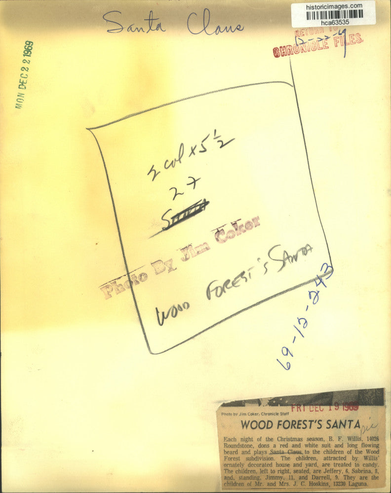 1969 Press Photo B. F. Willis is Santa Claus to Wood Forest children - hca63535