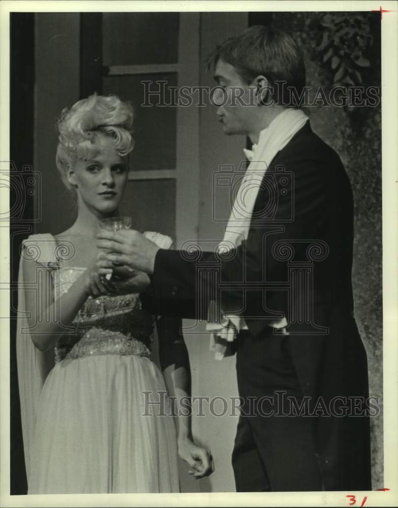 1984 Press Photo Scene from &quot;Divorce Me Darling&quot;, Houston Theater Under Stars- Historic Images