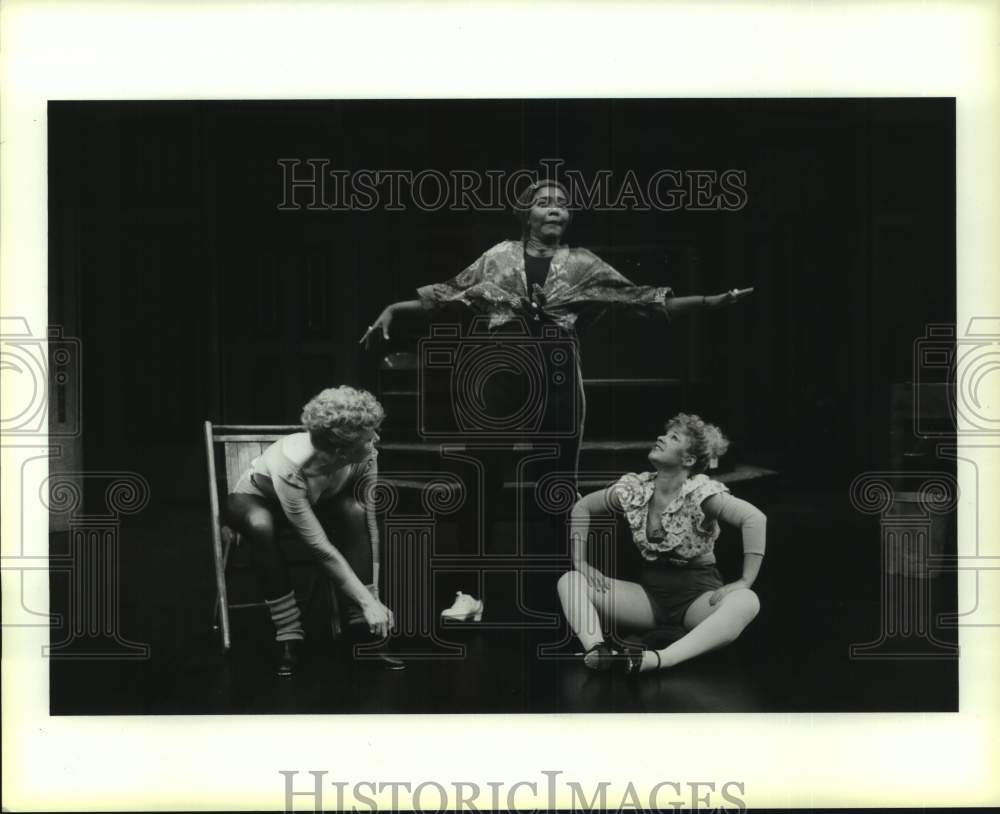 1987 Press Photo Actors In &quot;Stepping Out&quot; Play At the Nina Vance Alley Theater- Historic Images