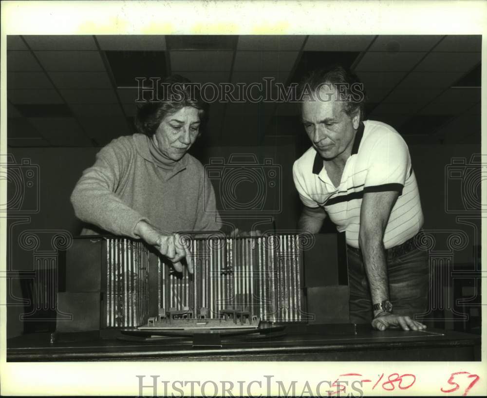 1988 Press Photo Nina Vance Alley Theater&#39;s &quot;Class &#39;C&#39; Trial In Yokohama&quot; Crew- Historic Images