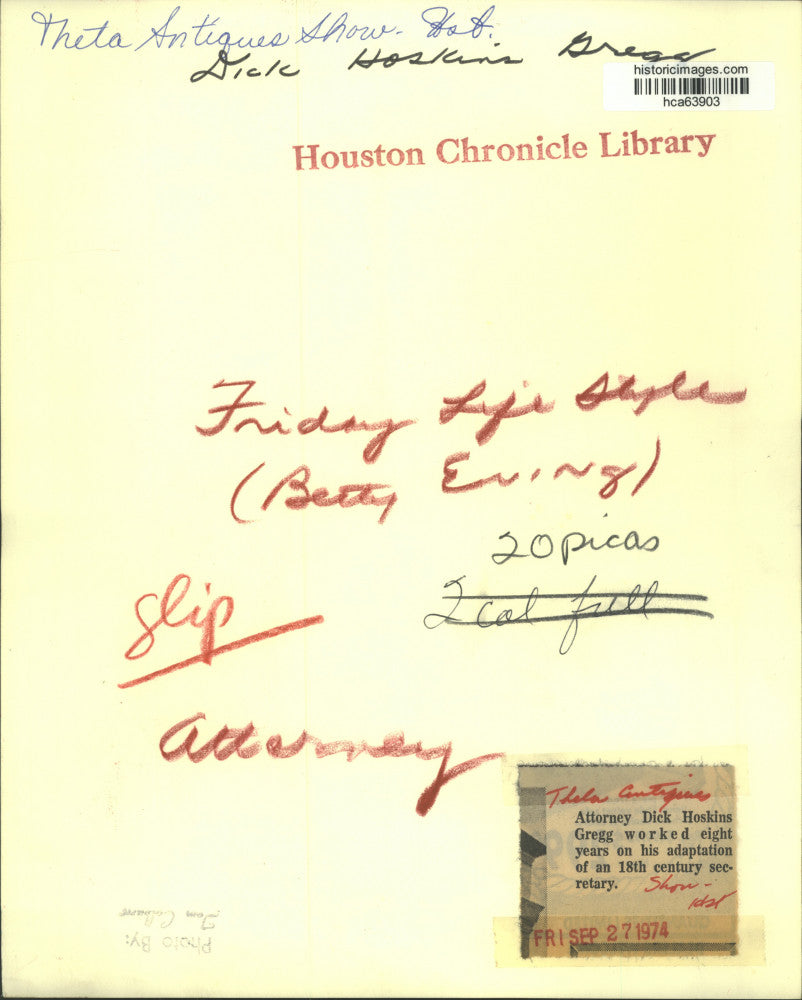 1974 Press Photo Dick Hoskins' 18th century secretary adaptation - Houston show