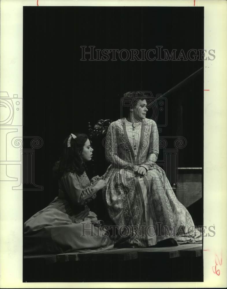 1981 Press Photo Performers in Scene from Katya Kabanova, Houston Grand Opera- Historic Images