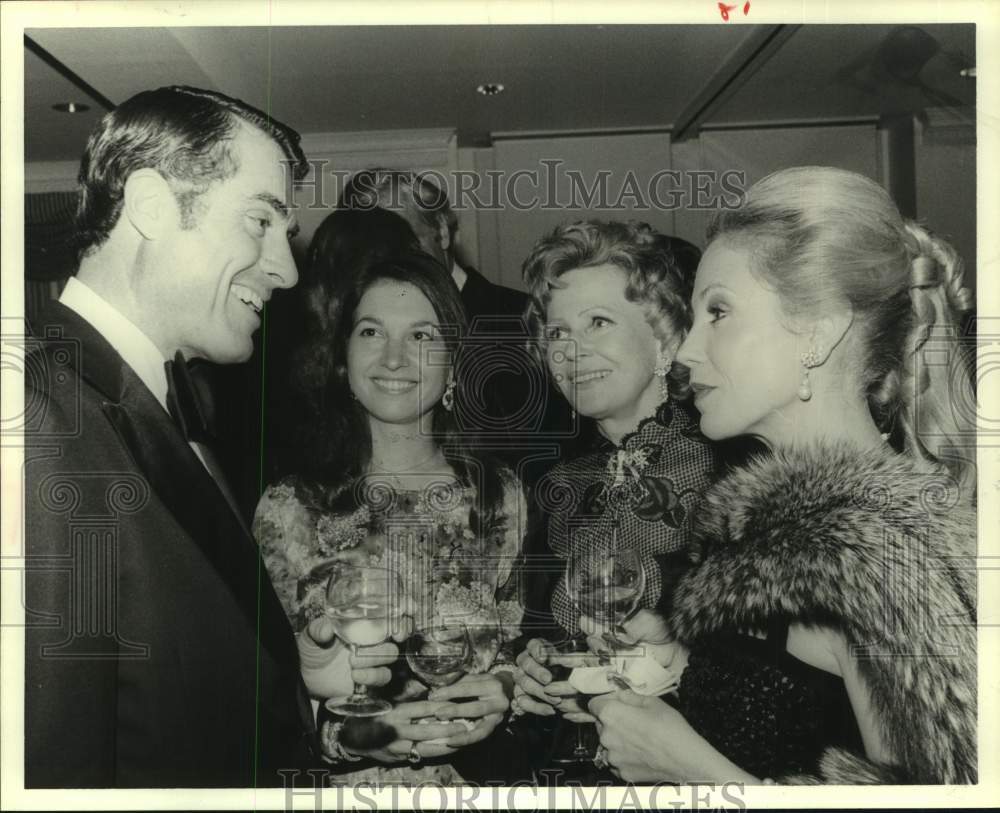 1979 Press Photo Guests at Post-Party of Houston Grand Opera Performance- Historic Images