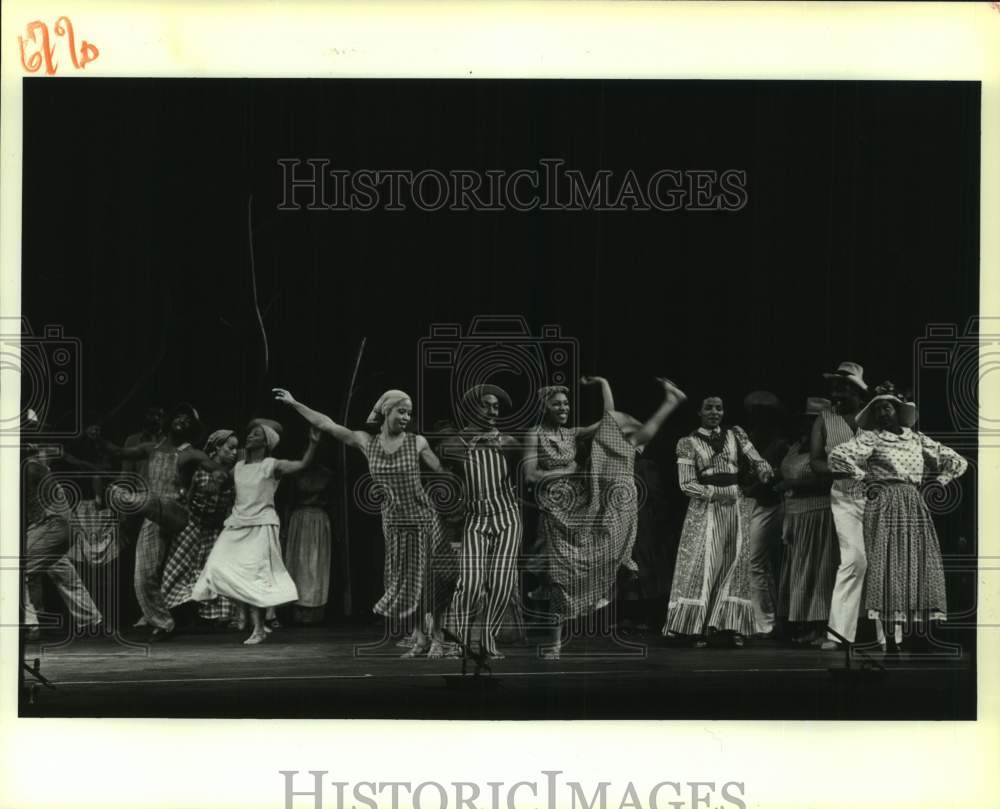 1982 Press Photo Scene from Houston Grand Opera production - hca64165- Historic Images