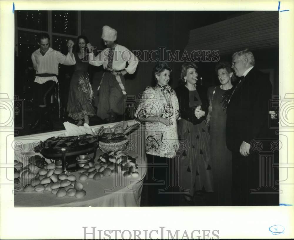 1986 Press Photo Russian Balalaika Players &amp; Dancers at Houston Club Party- Historic Images