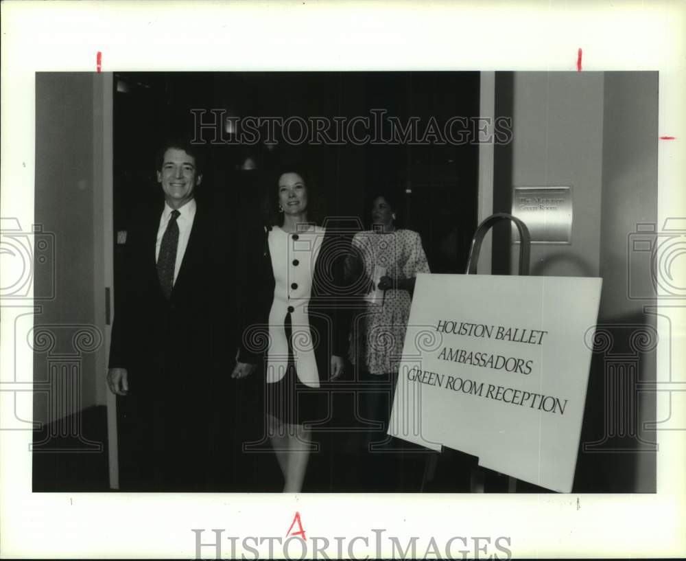 1991 Press Photo Houston Ballet board President Sam Dodson and wife attend show- Historic Images