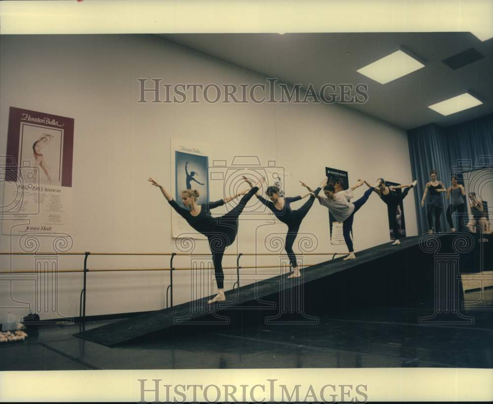 1994 Press Photo Houston Ballet's "La Bayadere" Act IV rehearsal - hca64246- Historic Images