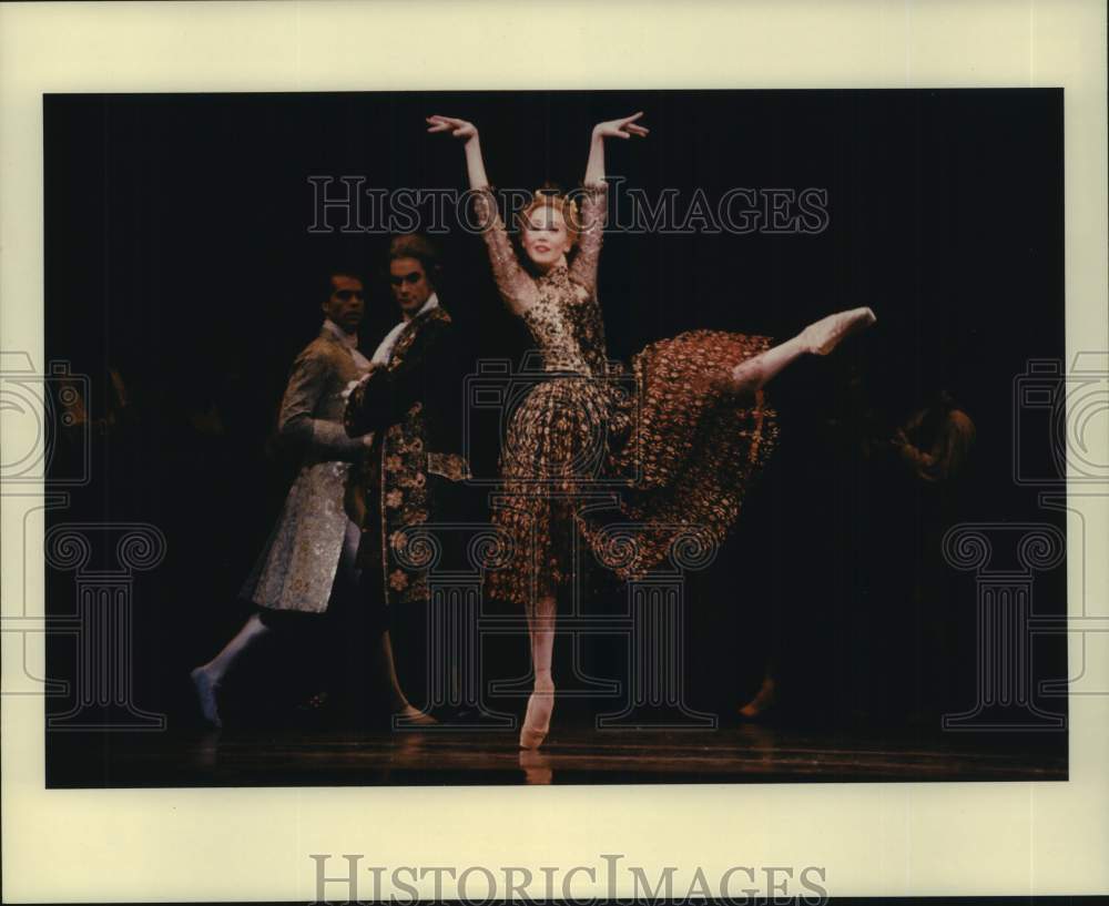 1995 Press Photo Scene from Houston Ballet &quot;Manon&quot; - hca64249- Historic Images