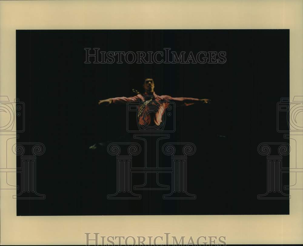 1998 Press Photo Carlos Acosta in "Rooster" with Houston Ballet - hca64256- Historic Images