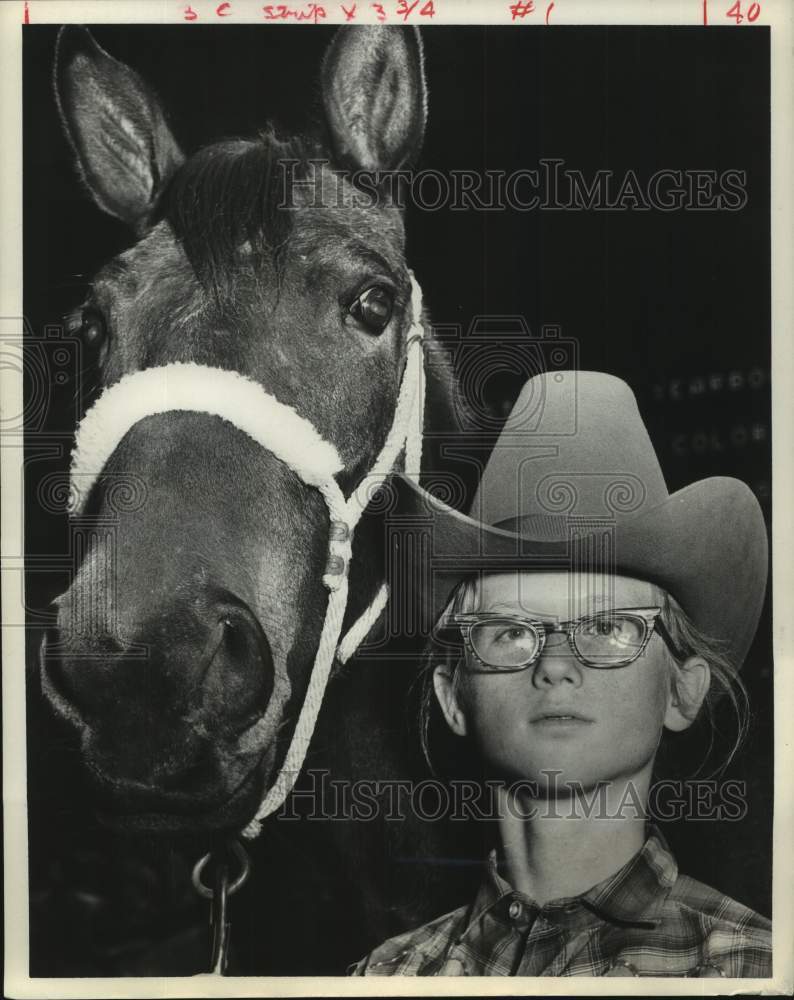 1967 Press Photo Becky Hill with &quot;Cold Pepper&quot; - Houston Livestock competition- Historic Images