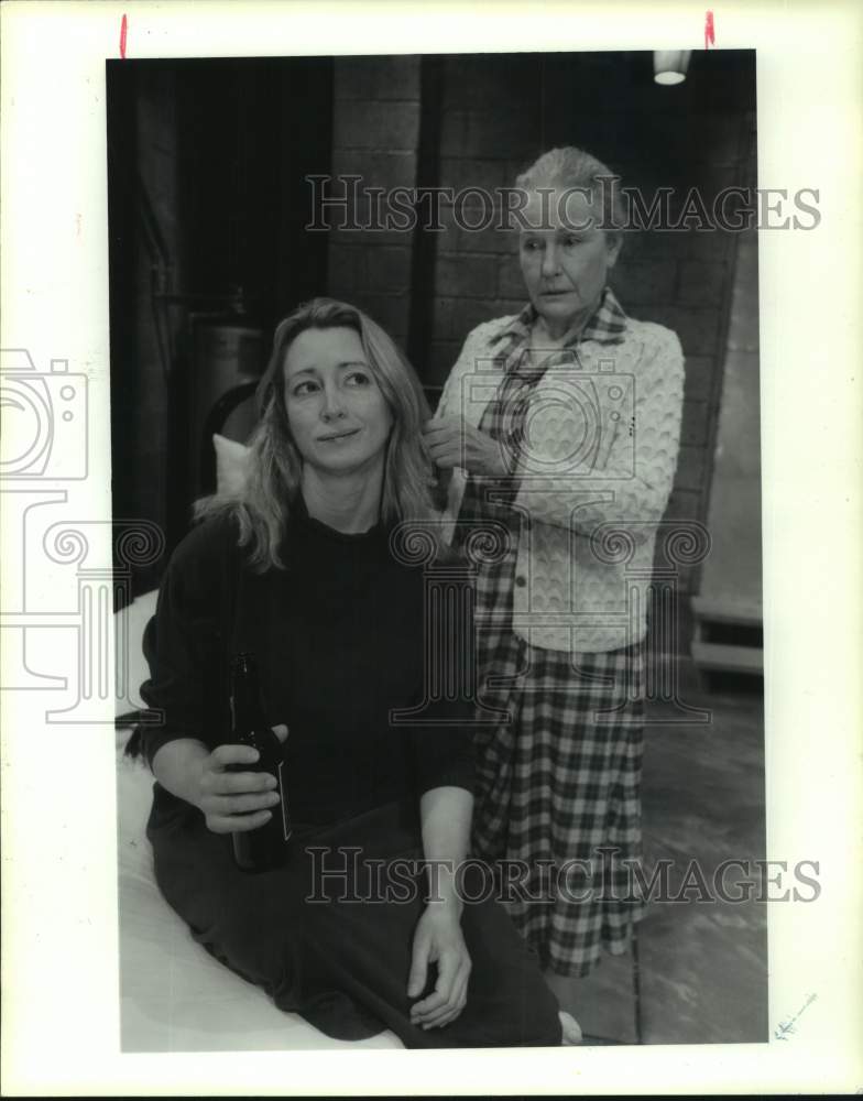 1994 Press Photo Kimberly King &amp; Bettye Fitzpatrick Perform at Alley Theater- Historic Images