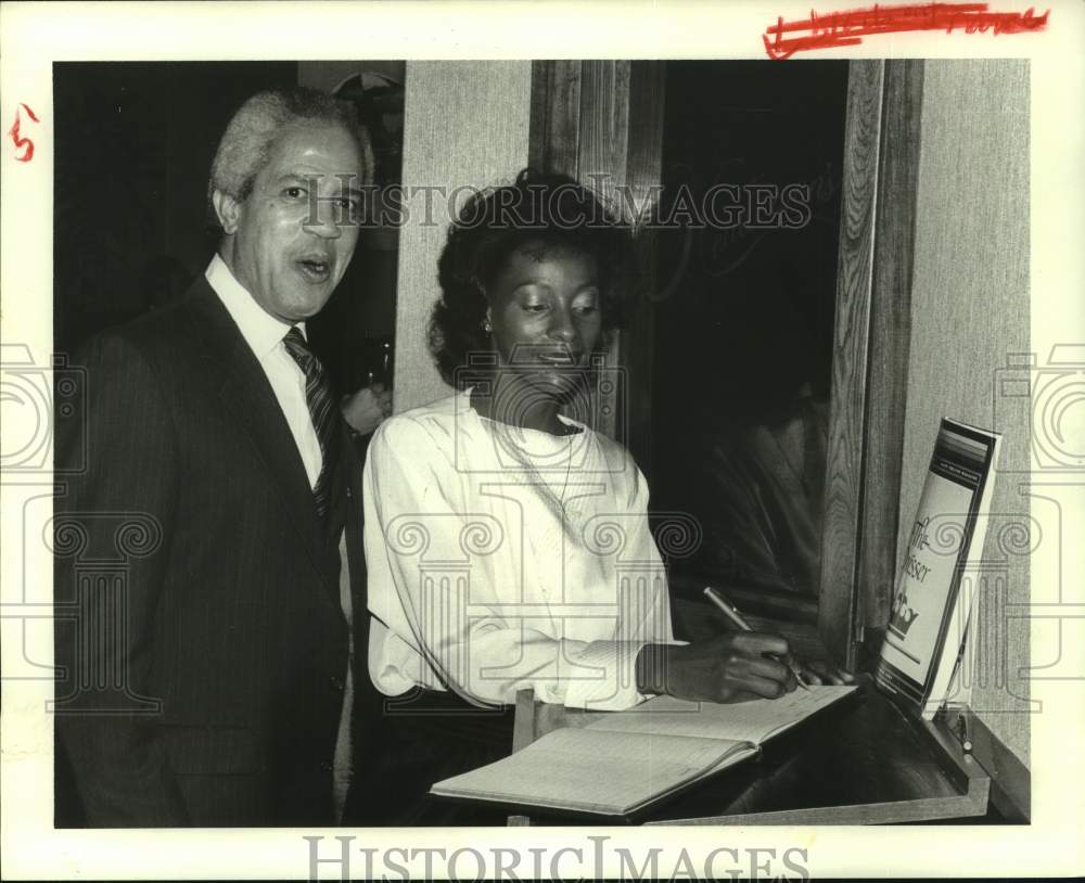 1983 Press Photo James &amp; Loretta Henderson; Houston&#39;s Alley Theater supper party- Historic Images