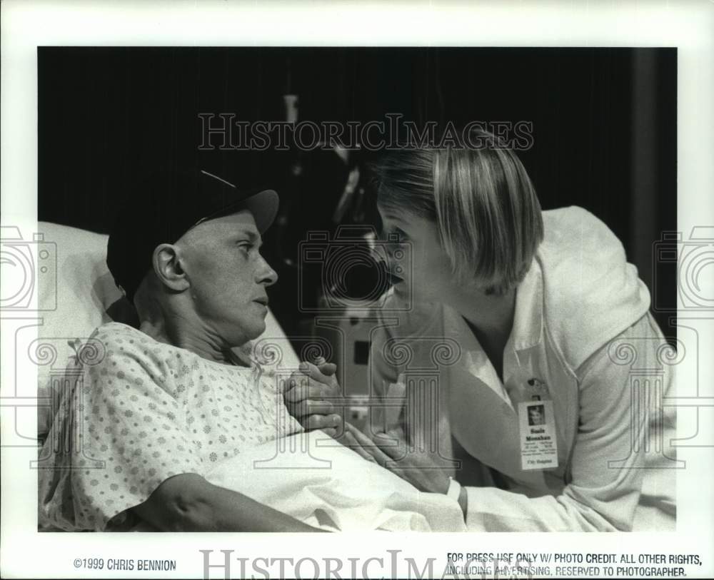 2000 Press Photo Actresses Megan Cole and Liz McCarthy at Alley Theater, Houston- Historic Images