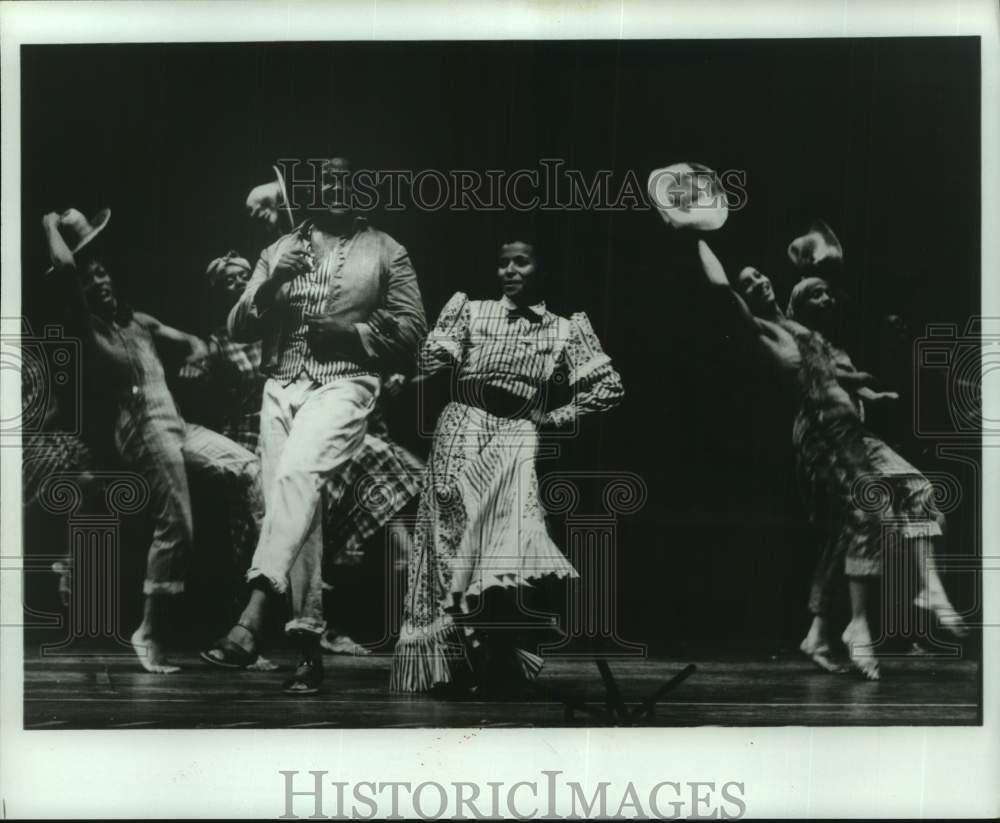 1981 Press Photo &quot;Treemonisha&quot; dance scene - Houston Grand Opera - hca64633- Historic Images