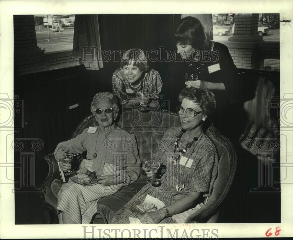 1984 Press Photo Three Generations at Texas Monthly Finstad Book-Signing Party- Historic Images