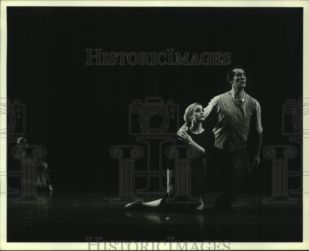 1987 Press Photo Scene from Houston Ballet's "Dark Elegies" - hca64680- Historic Images