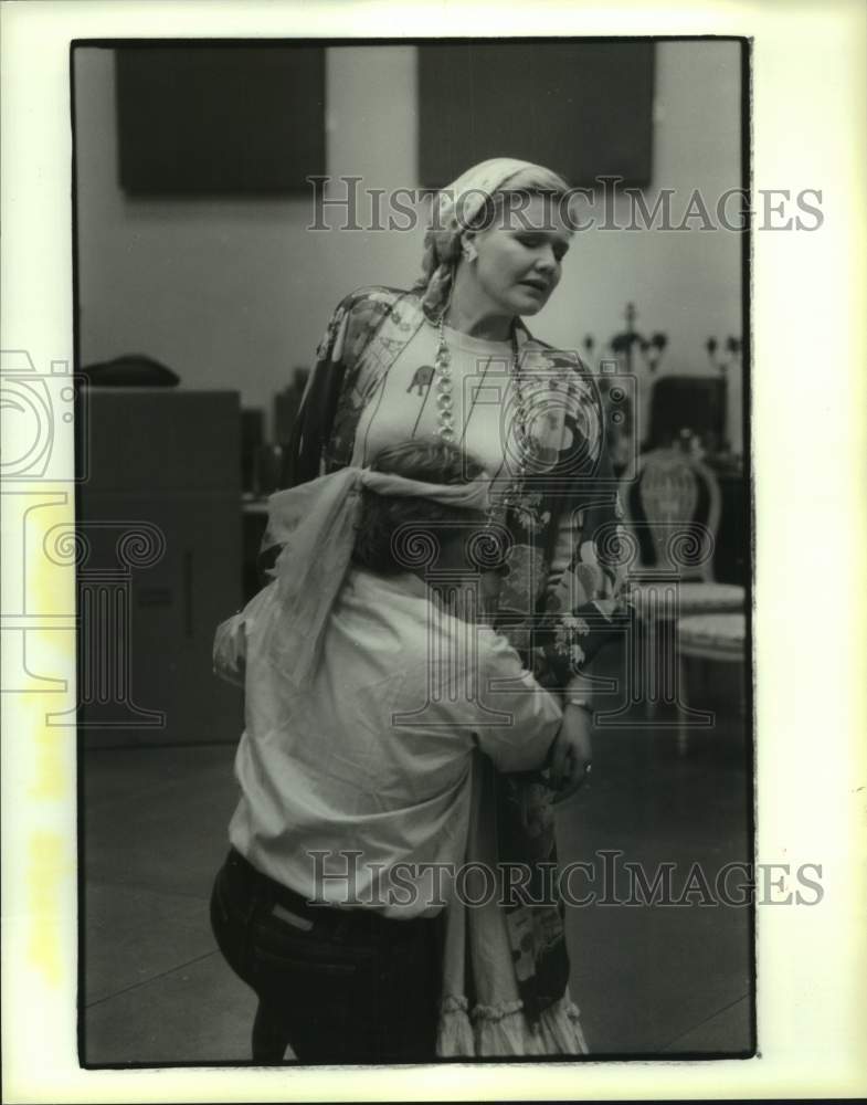 1988 Press Photo Houston Grand Opera players in rehearsal for "Cosi fan tutte"- Historic Images