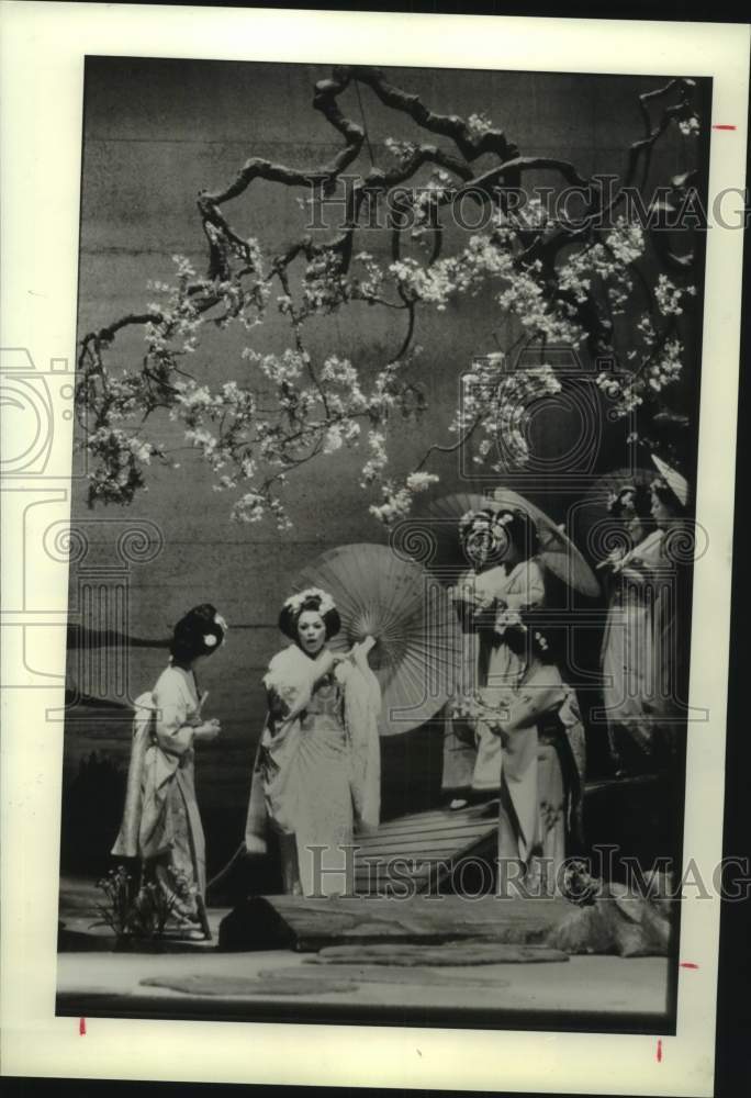 1989 Press Photo Scene from Houston Grand Opera production "Madame Butterfly"- Historic Images