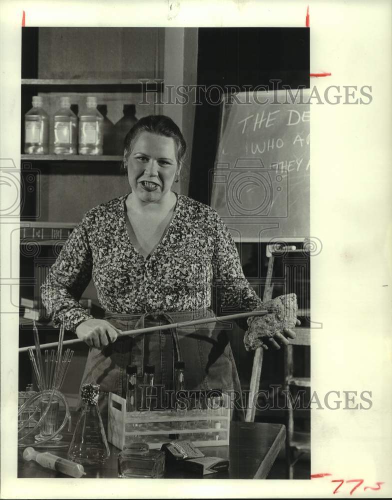 1983 Press Photo Candace Compton in &quot;Miss Margarida&#39;s Way&quot; at Stages in Houston- Historic Images